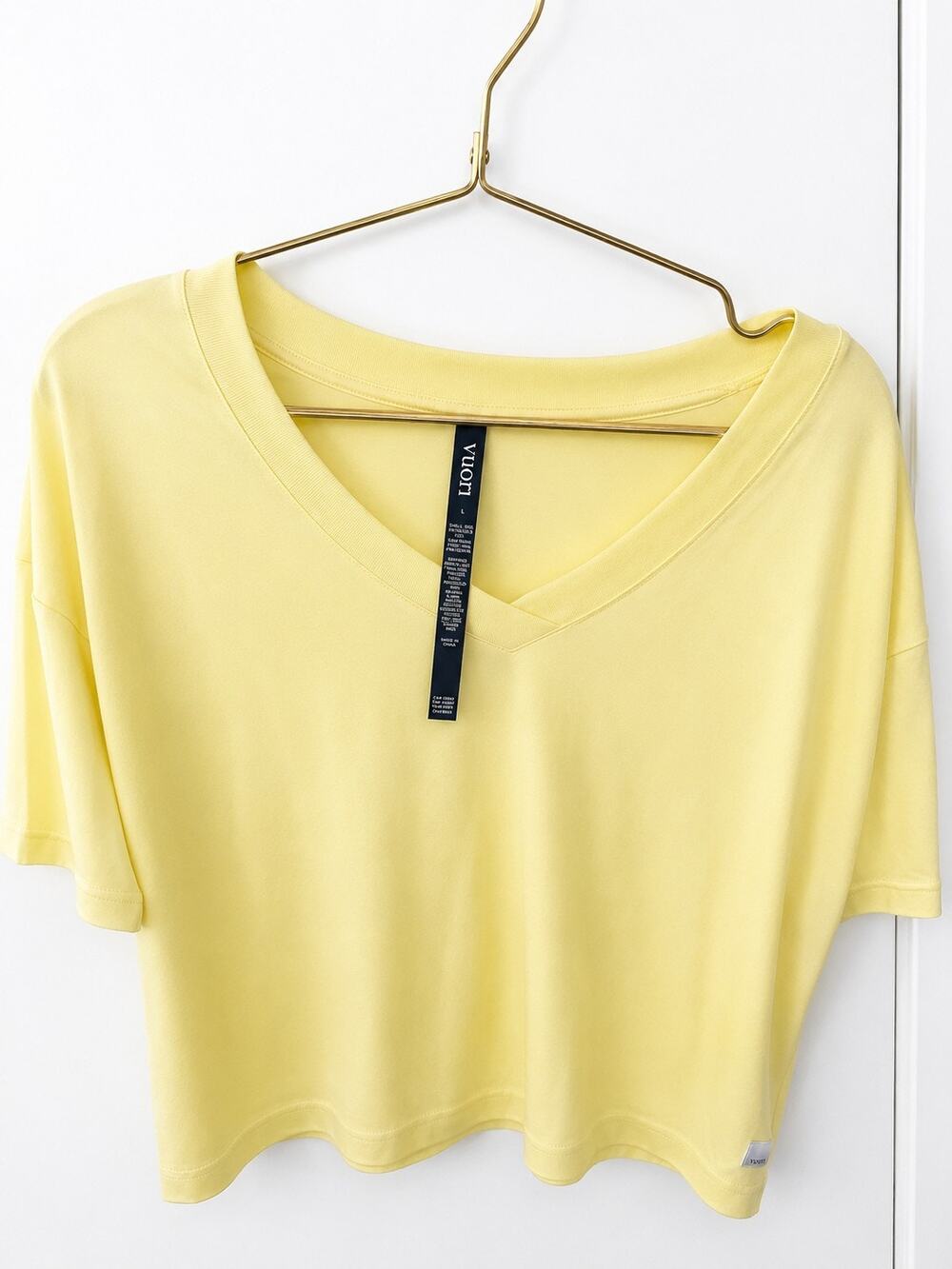 New With Tags Vuori Energy V Neck Tee - Sunlight Heather - Size Large